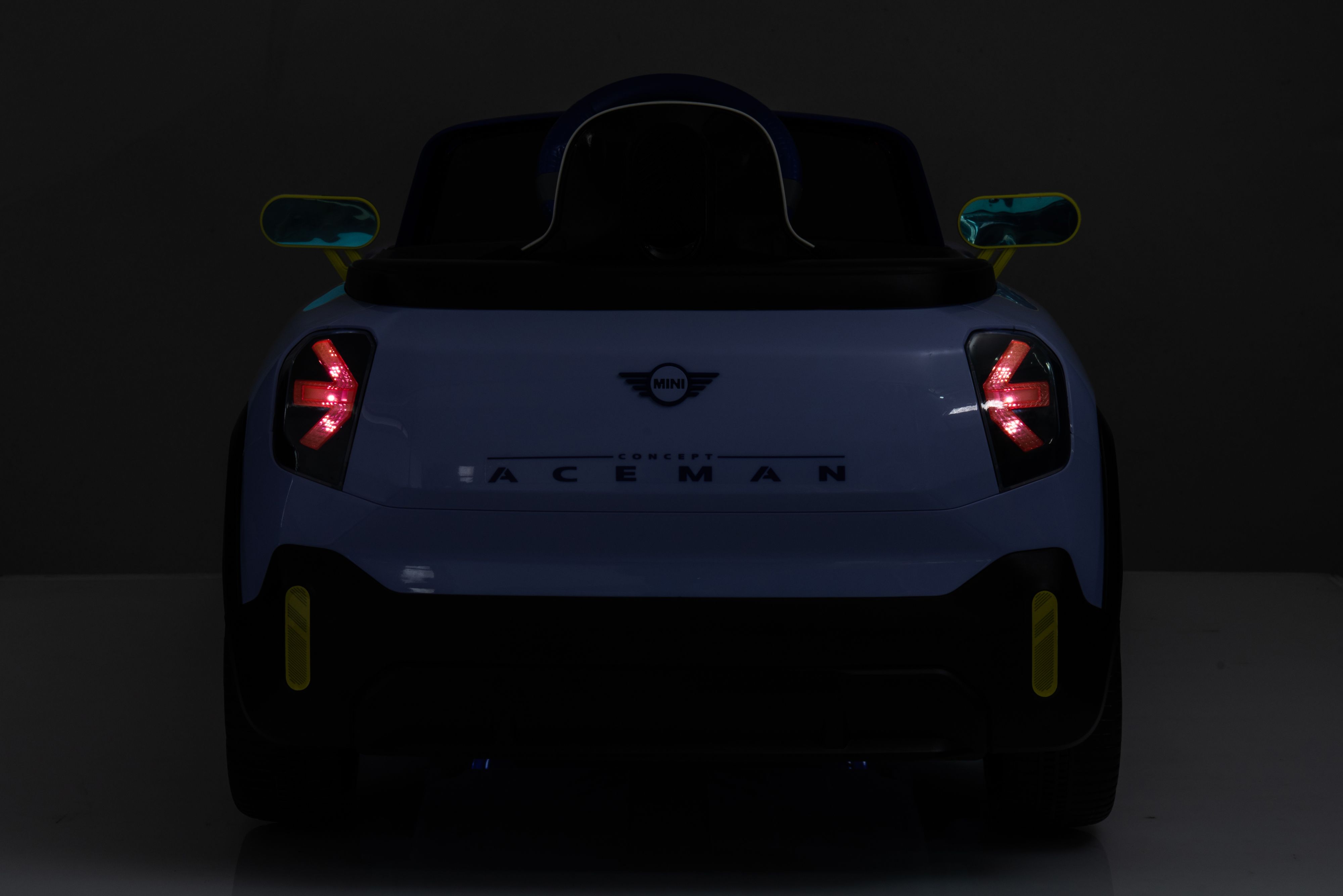 Акумулаторна кола Licensed Mini Cconcept Aceman Purple