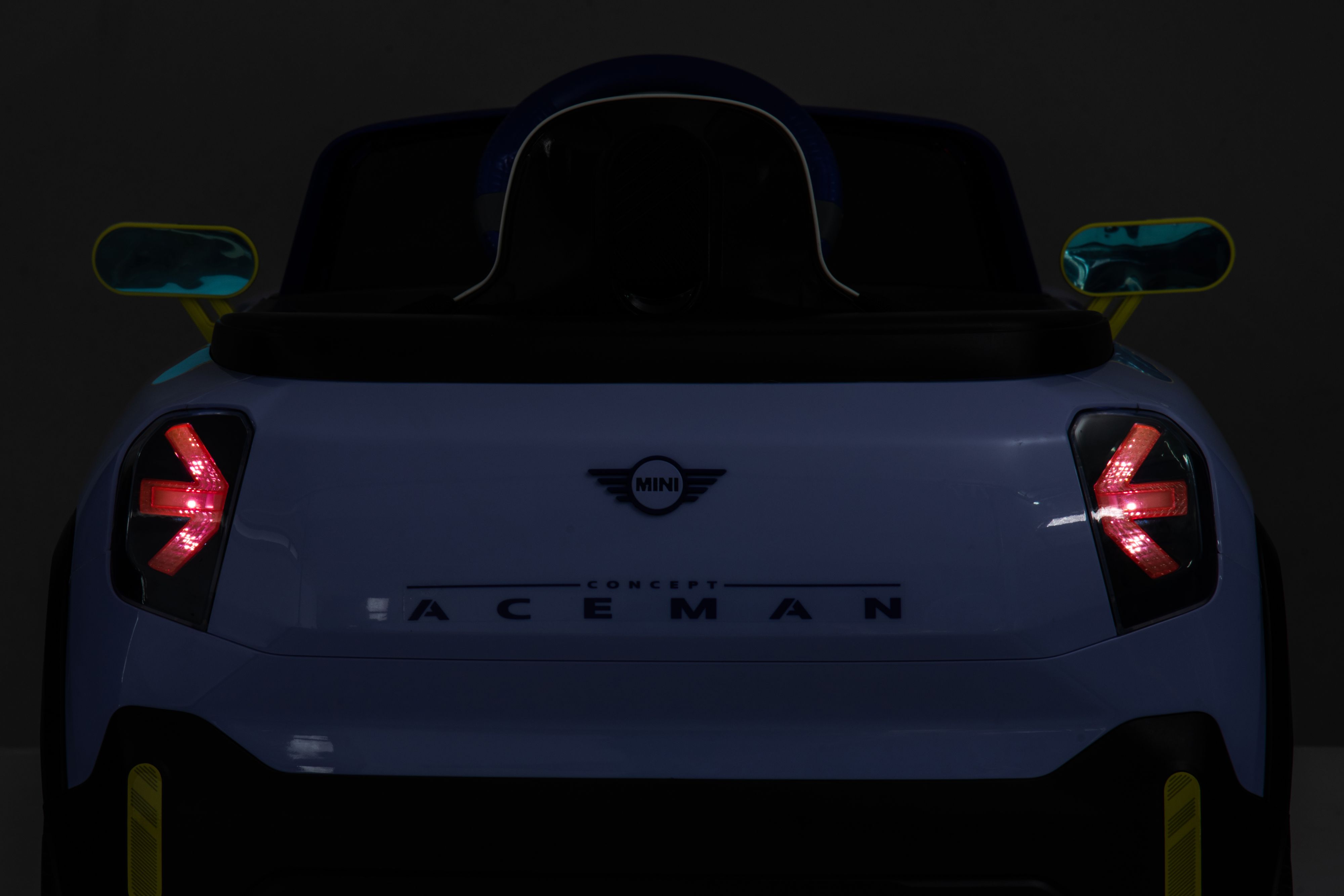Акумулаторна кола Licensed Mini Cconcept Aceman Purple
