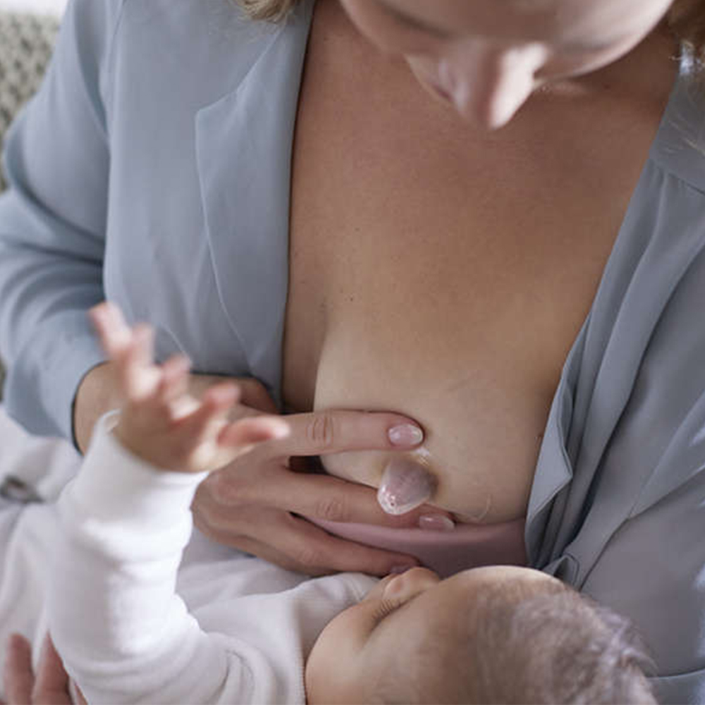 Силиконови протектори за зърна Philips AVENT SCF153/01, размер S, с кутия за стерилизация и хигиенично пренасяне