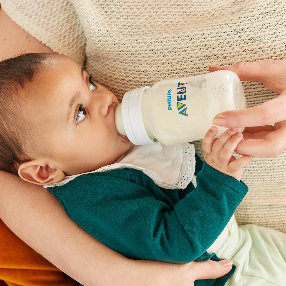 Комплект от 2 бр. шишета за хранене Anti-Colic 260 мл, с биберон със сила на потока 2, 1м+ Philips AVENT SCY103/02