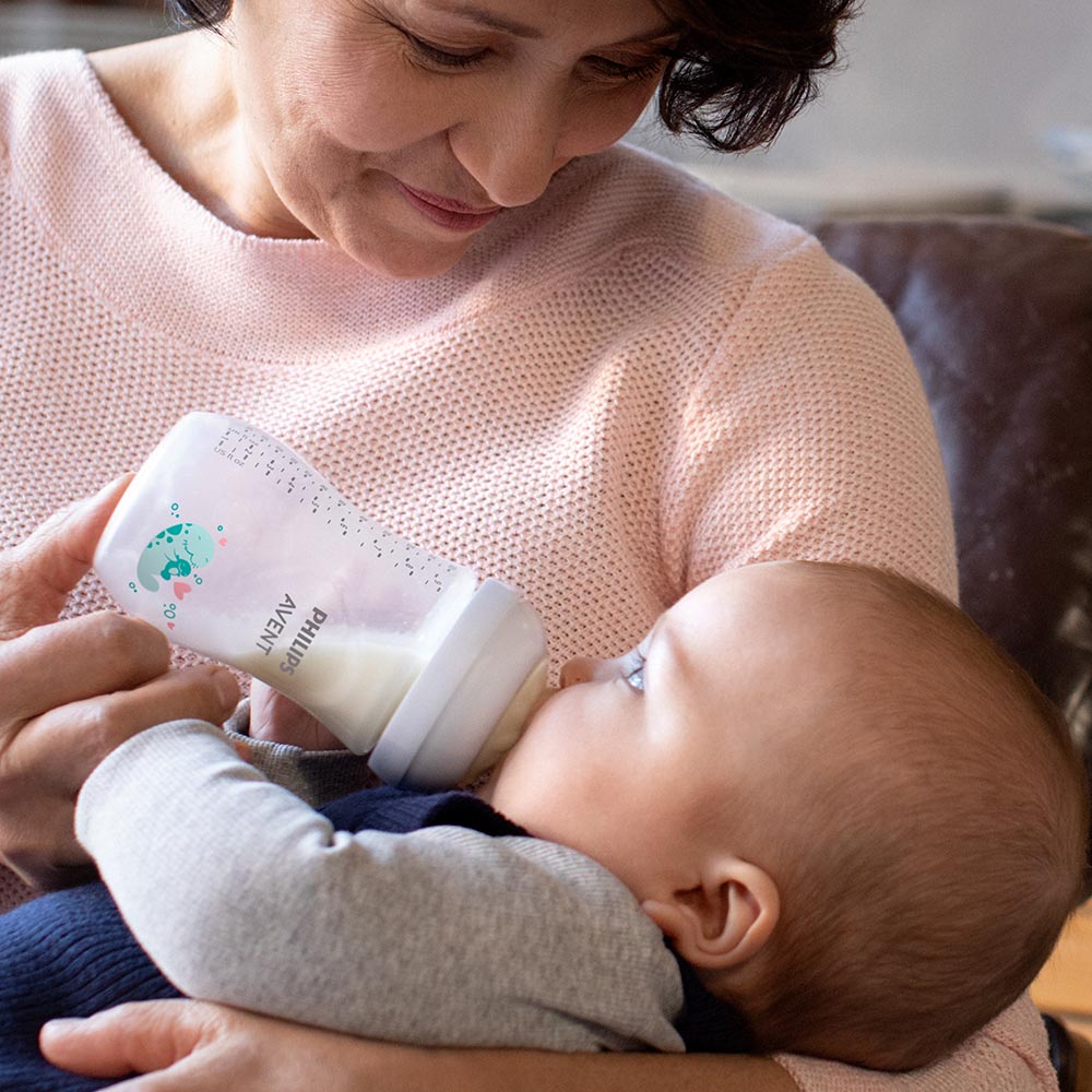 Подаръчен комплект за бебе Philips AVENT SCD837/11 Октоподи с 2 бр. шишета за хранене Natural Response 260 мл с биберони без протичане със среден поток и 2 бр. залъгалки Ultra Air 0-6м