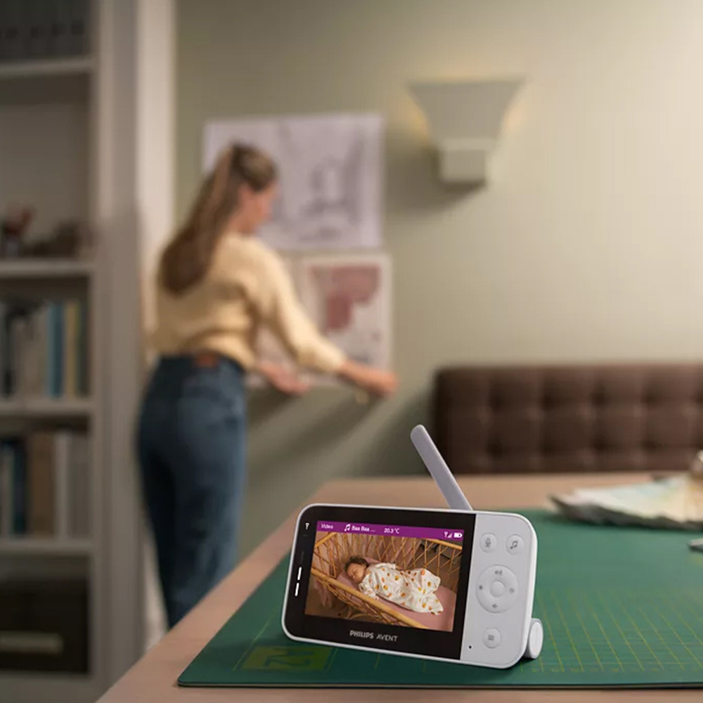 Дигитален видеомонитор Philips Avent SCD953/26 с Full HD камера с нощно виждане, 120° широкоъгълен обектив, 4,3 инча цветен LCD екран, връзка с мобилно приложение