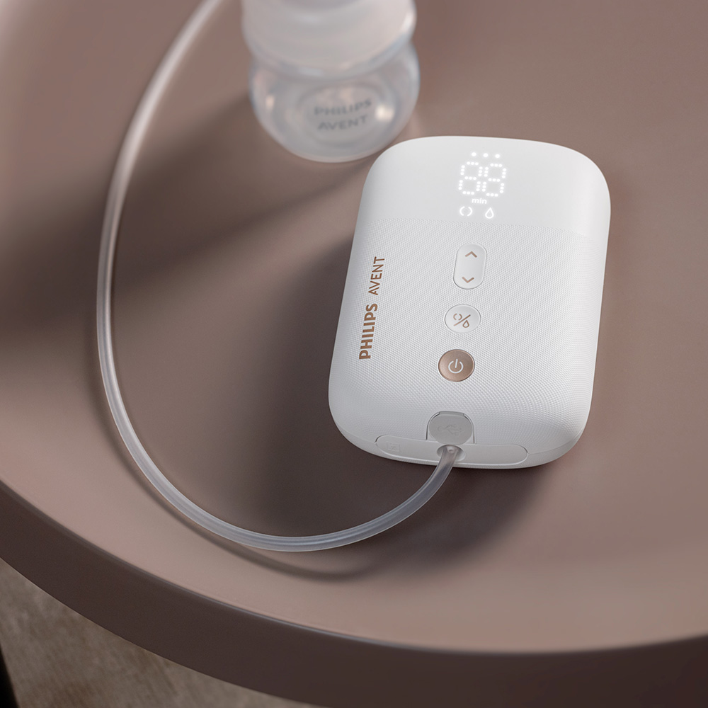 Единична електрическа помпа Natural Motion Premium Philips AVENT SCF396/31 с 1 бр. полипропиленово шише 125 мл с биберон Natural Response 0м+, Несесер за пътуване, 5 бр. торбички за кърма и 4 бр. подплънки