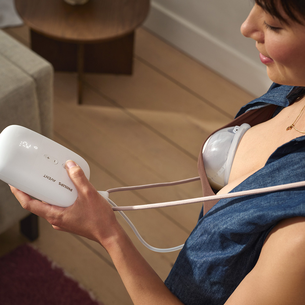 Единична електрическа помпа Philips AVENT Hands-free SCF531/11 тип “свободни ръце”, която дискретно се побира в сутиена, задвижващ мотор с акумулаторна батерия