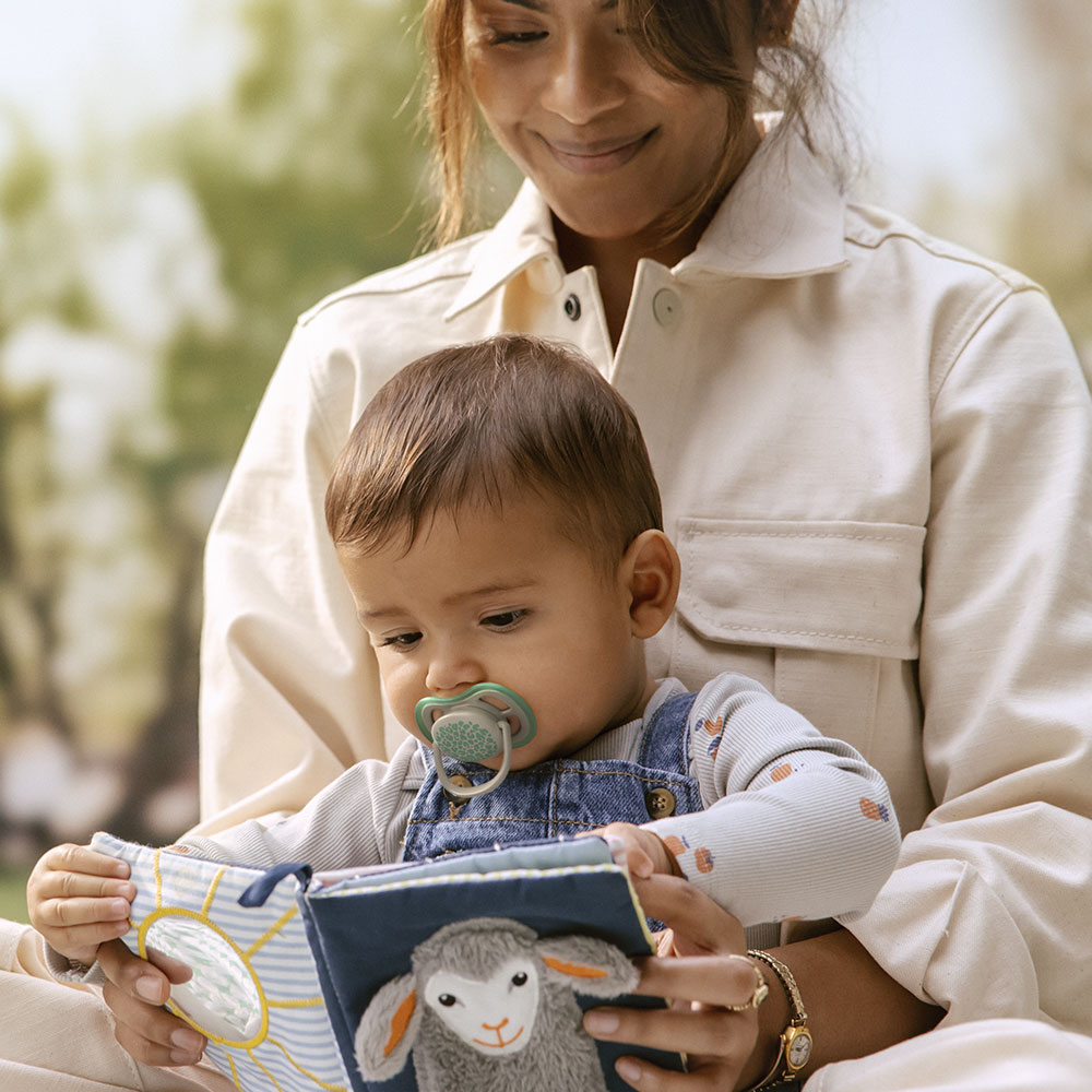 2 броя ортодонтски силиконови залъгалки Philips AVENT SCF087/17 Ultra Air Colors of Nature, 6-18м, пастелни цветове с картинки, унисекс, в кутия за стерилизиране