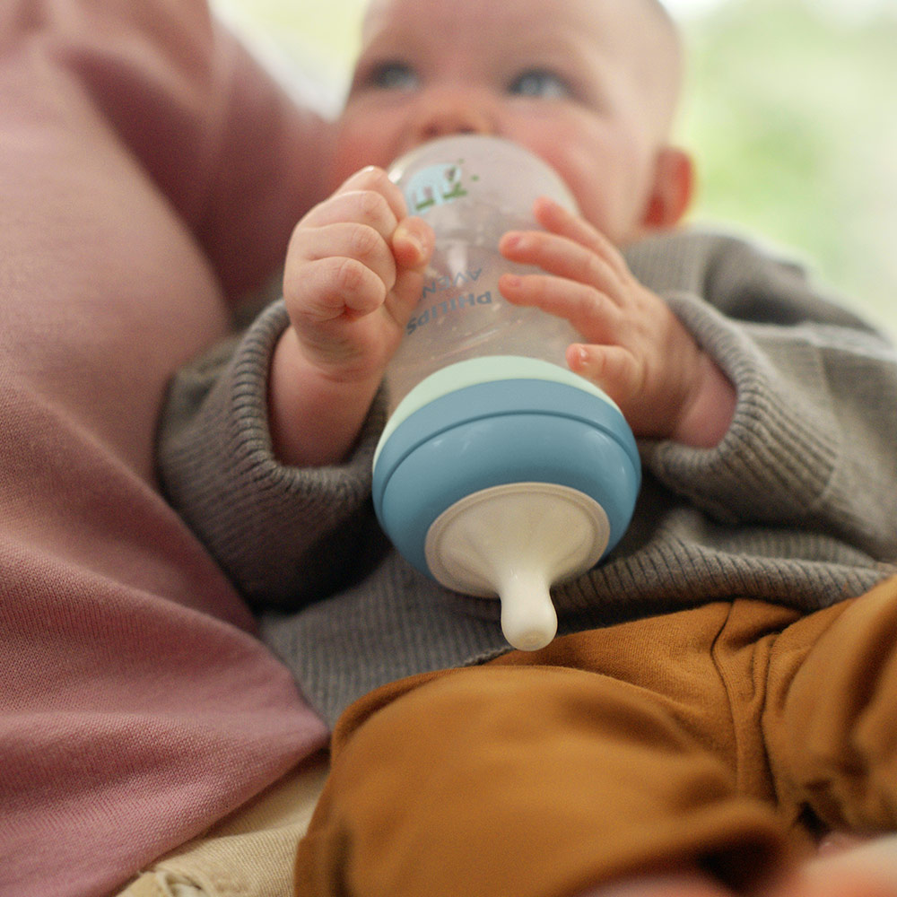 Нощен комплект за бебе Philips AVENT SCD838/17 със шише за хранене Natural Response 260 мл с биберон без протичане със среден поток и залъгалка Ultra Soft