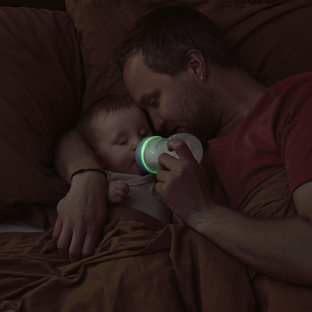 Нощен комплект за бебе Philips AVENT SCD838/17 със шише за хранене Natural Response 260 мл с биберон без протичане със среден поток и залъгалка Ultra Soft