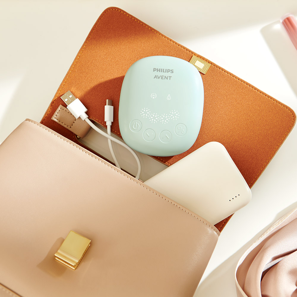 Комплект от Единична електрическа помпа за изцеждане на кърма Philips AVENT Essential, 1 бр. шише Natural Response 125 мл, 5 бр. торбички за кърма и 4 бр. подплънки
