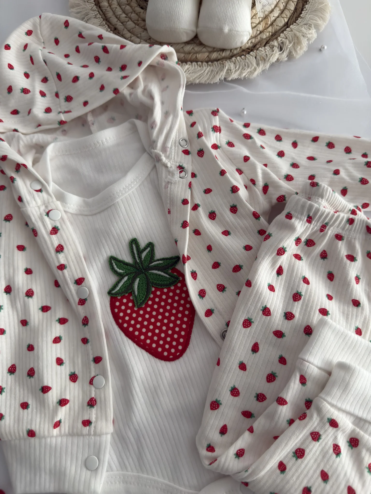 Бебешки комплект 3 части "Sweet Strawberry" – Бял рипс с ягодки 3
