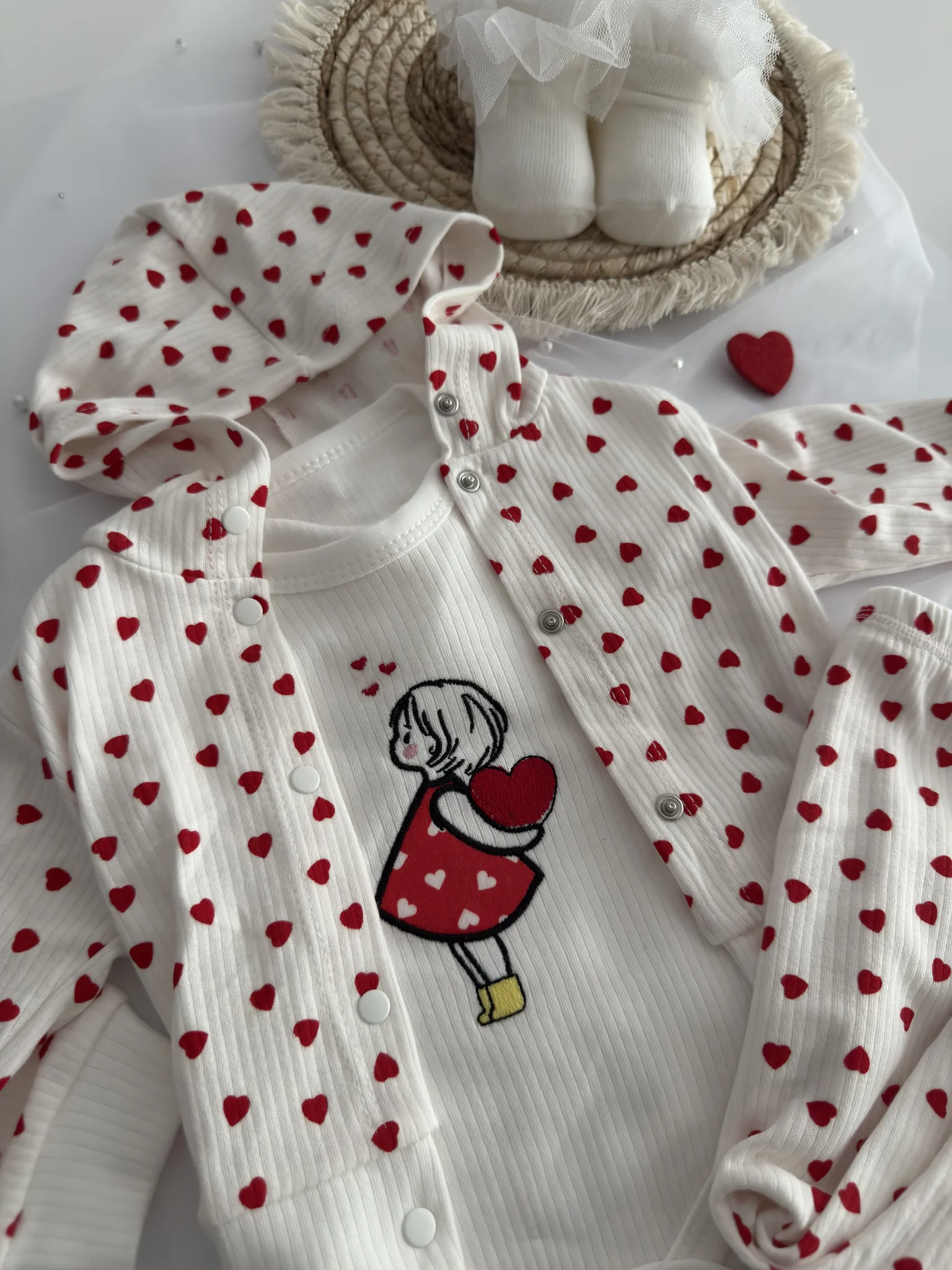 Бебешки комплект 3 части "Little Hearts" – Бял рипс с червени сърчица 3